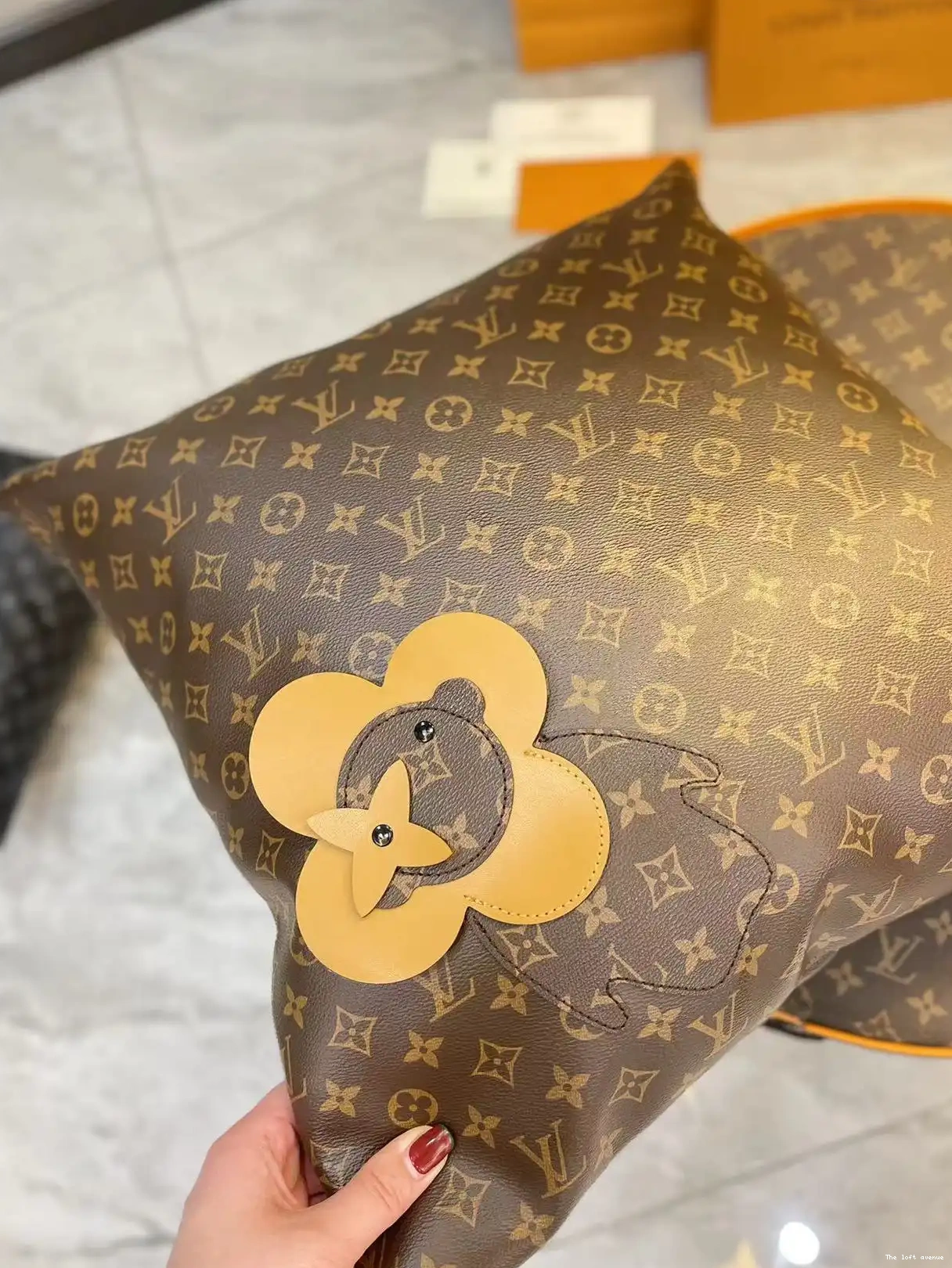 VIVIENNE CUSTOM PILLOW LV 0526
